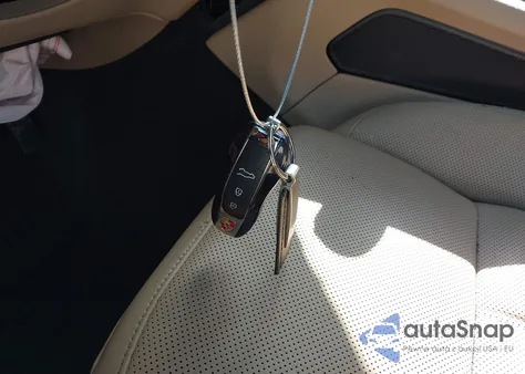 2022 Porsche Macan z USA, uszkodzony, nr VIN WP1AA2A51NLB02693